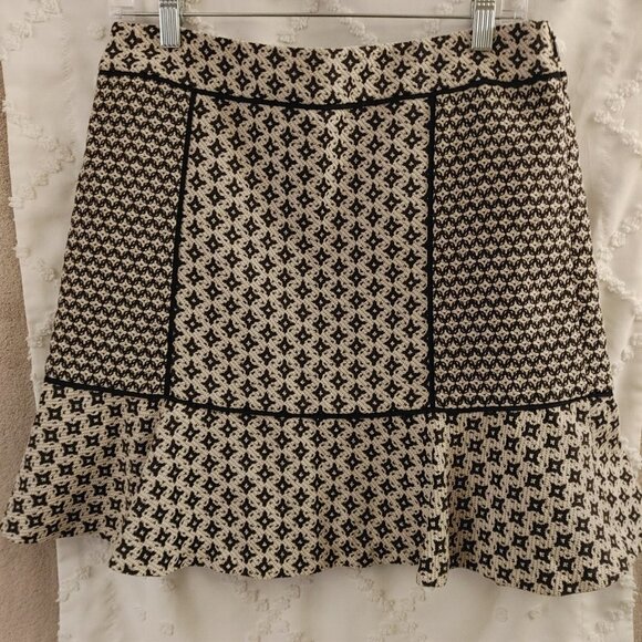 Loft- Black & White- Mixed Pattern- Flare Hem- Mini Skirt- Size 8 Tall - Picture 1 of 6